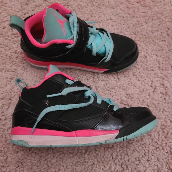 Youth Girl Jordans - Picture 2 of 3